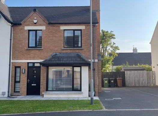 42 Bishop's Green, Banbridge, BT32 4FB photo