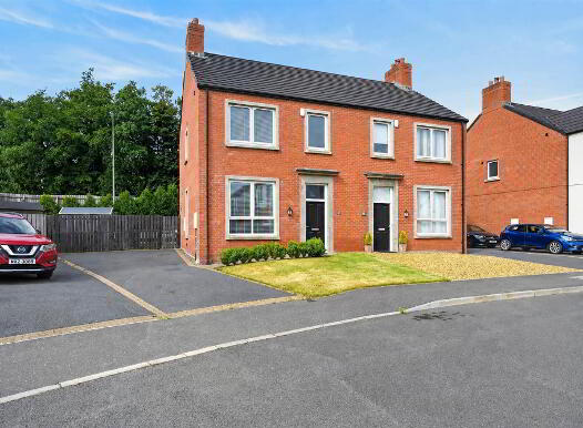 37 Wyncroft Gardens, Lisburn, BT28 2AU photo