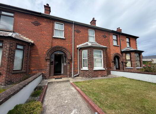 66 Bay Road, Larne, BT40 1DG photo
