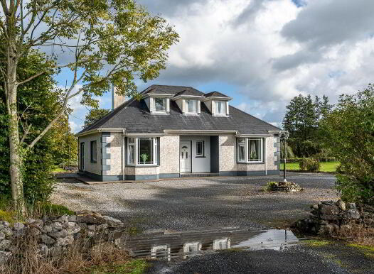 The Avenue, Ballyclare, Ferbane, R42VE40 photo
