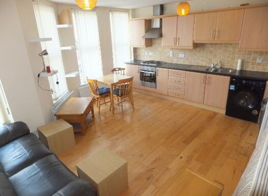 Flat 2, 34 Tates Avenue, Belfast, BT9 7BY photo