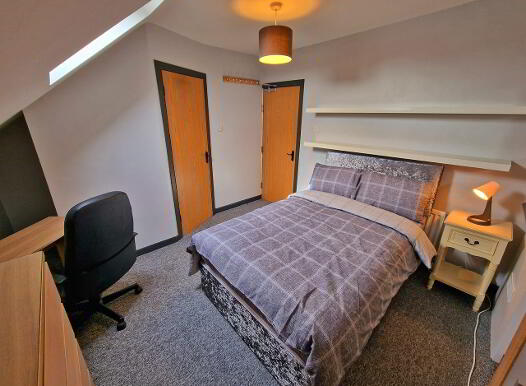 Ensuite Room 4, 32 Sandown Rd, Belfast, BT5 6GY photo