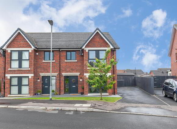 10 Baronsgrange Rise