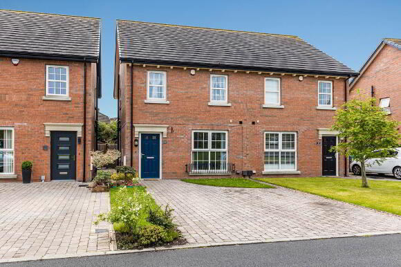 Photo 1 of 15 Meadow Green, Lisburn