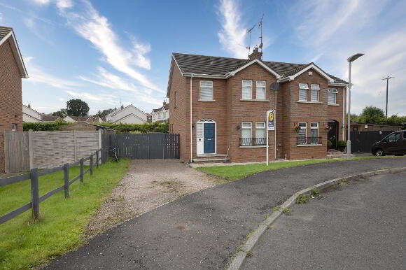 Photo 1 of 69 Silverwood Leaves, Lurgan