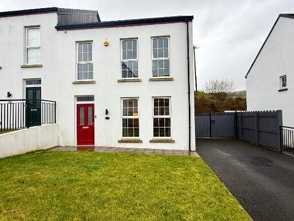 Photo 1 of 32 The Hillocks, Altnagelvin, Derry