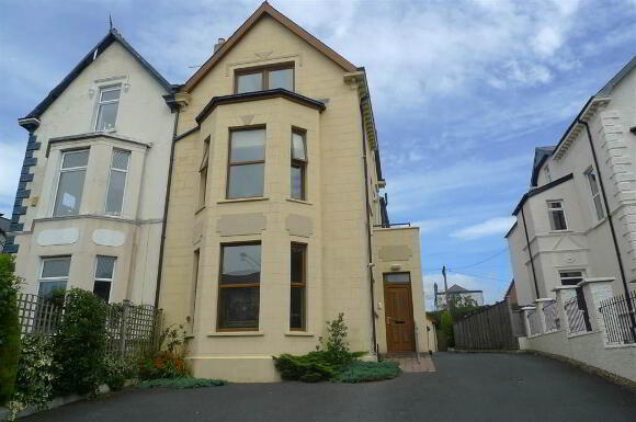 Photo 1 of Flat 2 152, Upper Newtownards Road, Belfast
