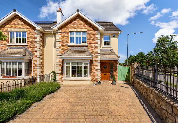 Photo 1 of 12 Knightsbrook Crescent, Trim
