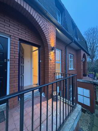 Photo 1 of 8b Windsor Close, Queens University Quarter, Belfast