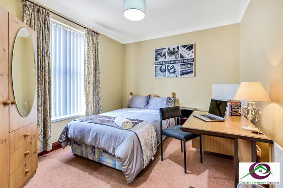 Photo 1 of Student Property, 13 Nicholson Square, Derry