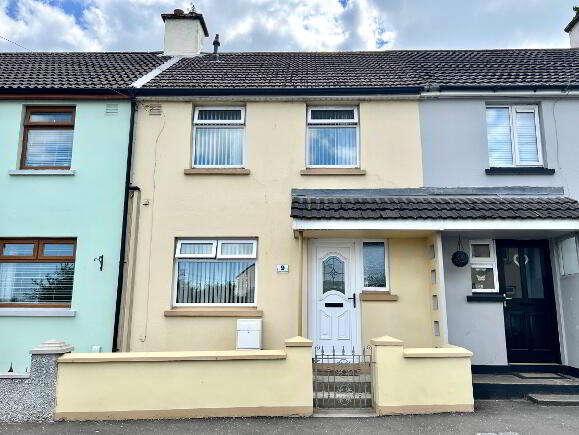 Photo 1 of 9 Dennett Gardens, Irish Street, L'Derry