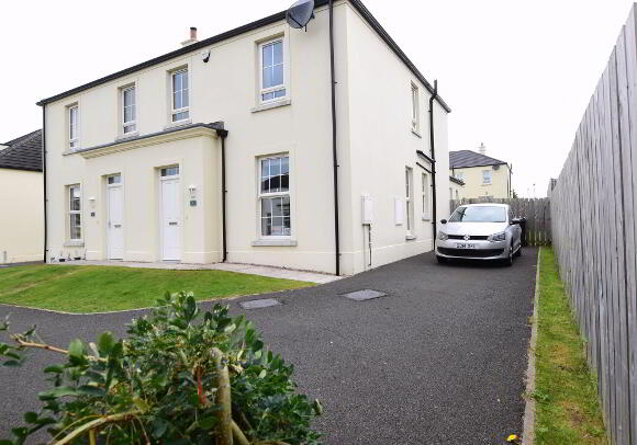 Photo 1 of 7c Waringfield Park, Moira