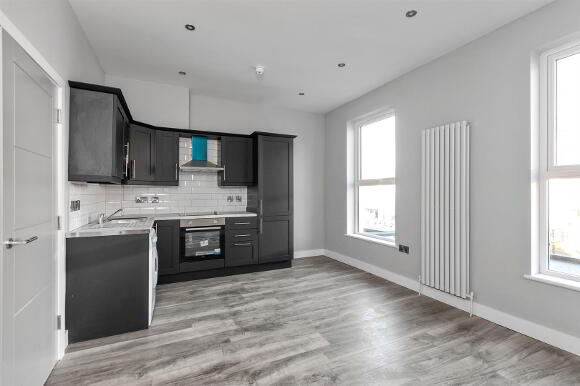 Middle 153 Albertbridge Road 01.jpg