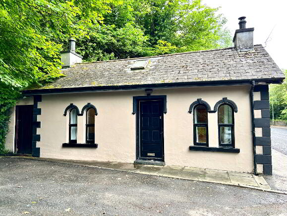 Photo 1 of 15 Victoria Road, Derry