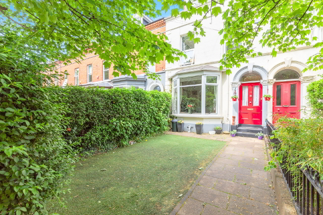 Photo 2 of 68 South Parade, Belfast