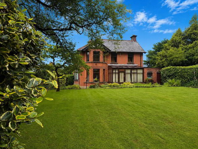 2 HINTON PARK FRONT.PNG