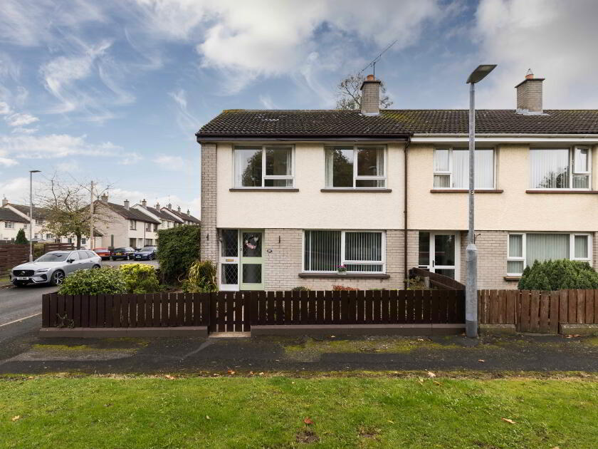 Photo 2 of 27 Ashvale Drive, Loughbrickland