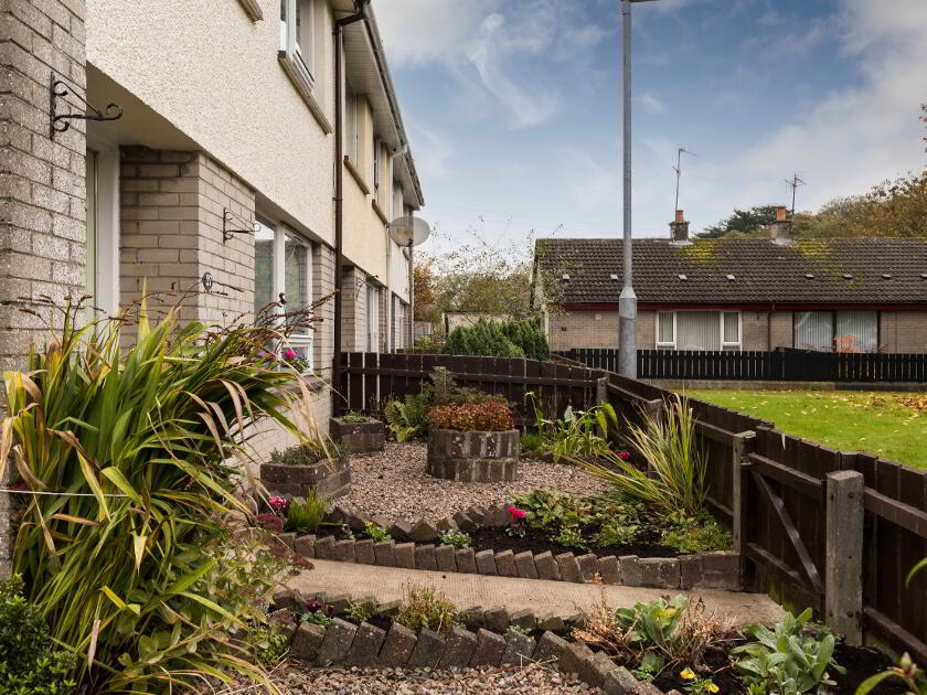 Photo 2 of 27 Ashvale Drive, Loughbrickland