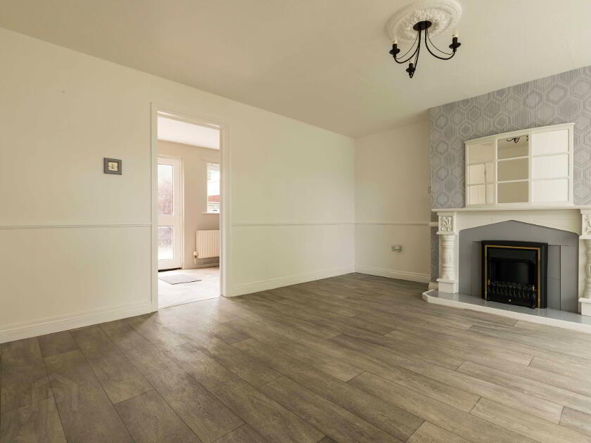 Photo 4 of 27 Ashvale Drive, Loughbrickland