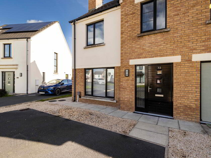 Photo 2 of 32 Bishops Green, Banbridge