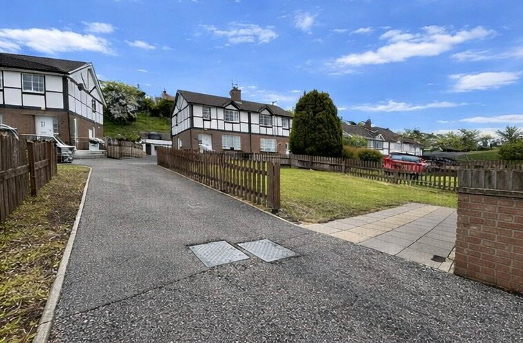 Photo 2 of 26 Rossview, Lisnaskea