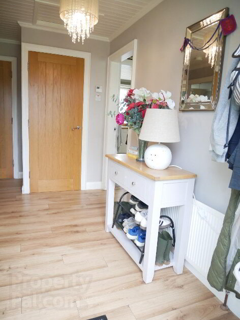 Photo 2 of 5 Manor View, Tempo