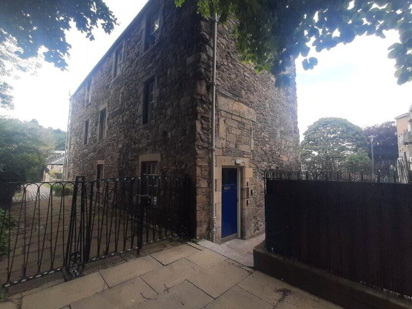Photo 1 of 129 Canongate, Edinburgh