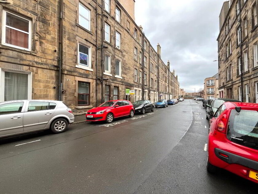 Photo 1 of 16 Waverley Park, Abbeyhill, Edinburgh