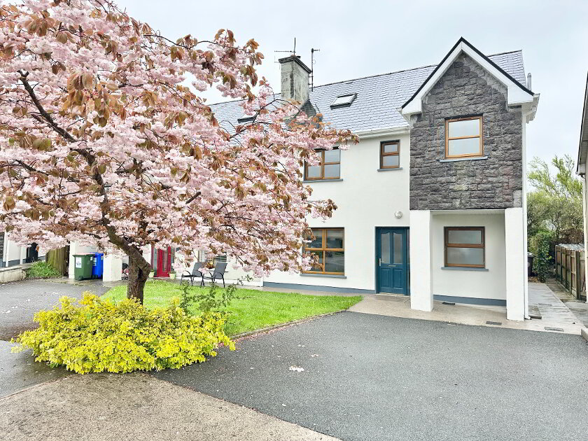 Photo 1 of 12 Radharc Na Sleibhte, Churchtown