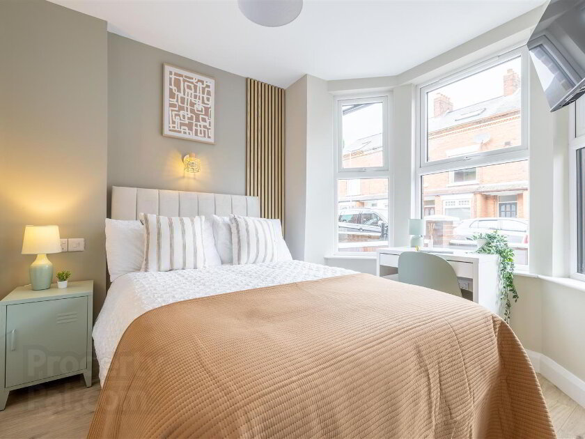 Bedroom 1.jpg