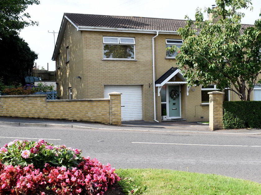 Photo 1 of 12 Arnold Grove, Lower Ballinderry, Antrim