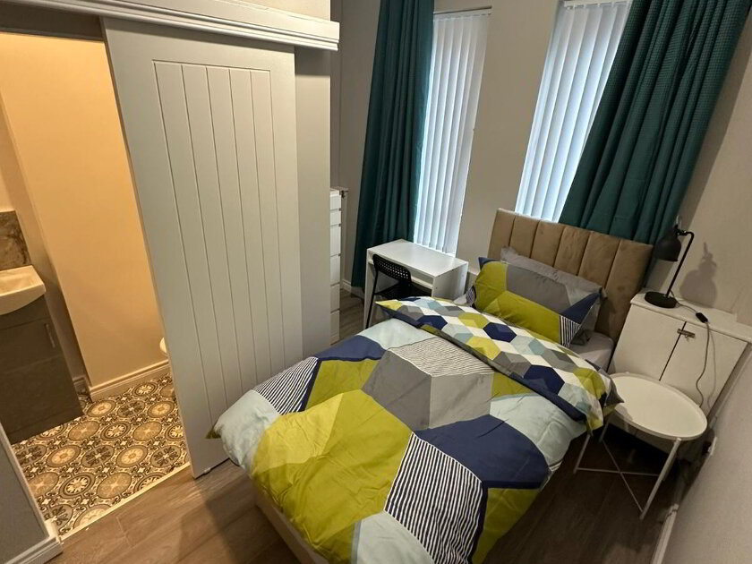 Photo 1 of Ensuite Room 1, 95 Enfield St, Belfast