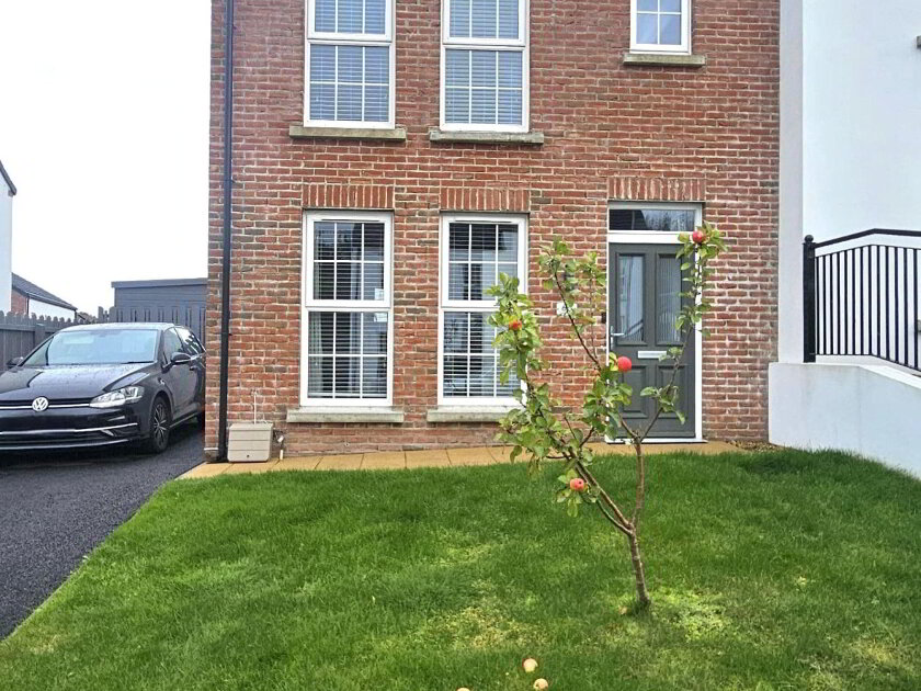 Photo 1 of 66 The Hillocks, Altnagelvin, L'Derry