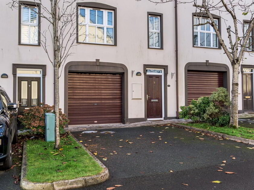 Photo 1 of 9 Village Court, Moira