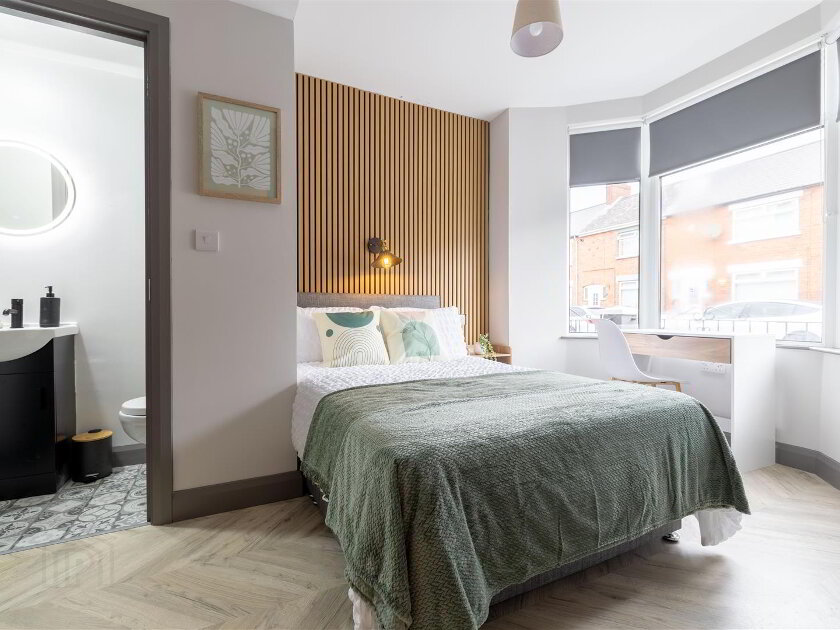 Bedroom 1.jpg