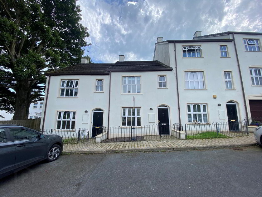 Photo 1 of 10 Village Court, Moira