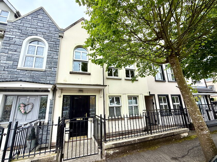Photo 1 of 14 Northland Way, Derry