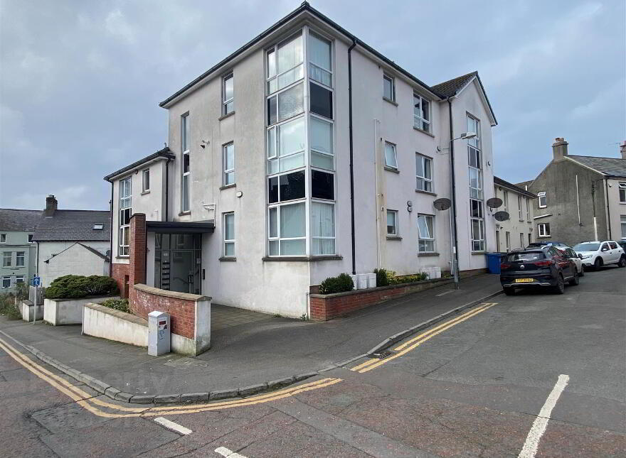 Flat 7, 34 Central Avenue, Bangor, BT20 3AF photo