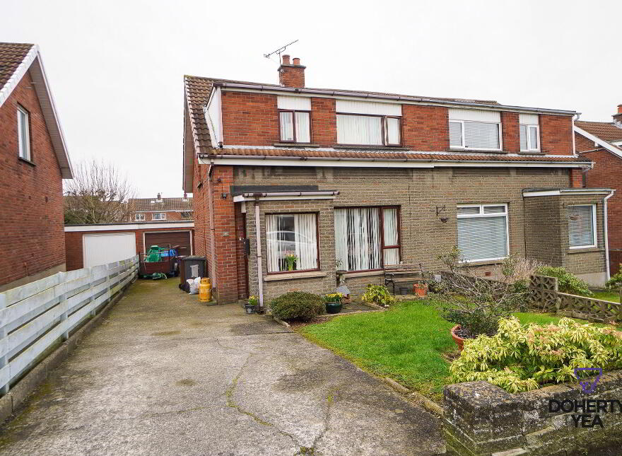 8 Cesnor Park, Carrickfergus, BT38 7PF photo