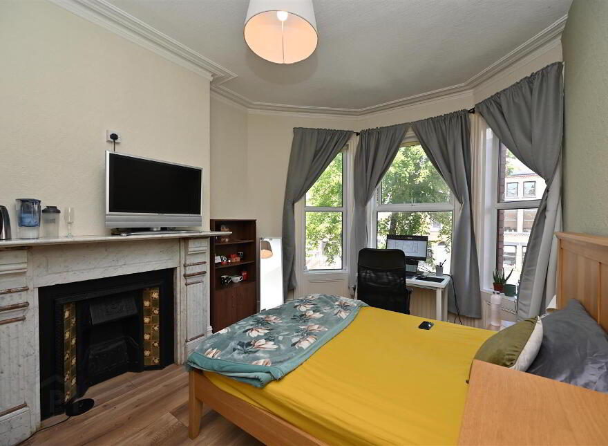 The George, 9 Eglantine Avenue, Belfast, BT9 6DW