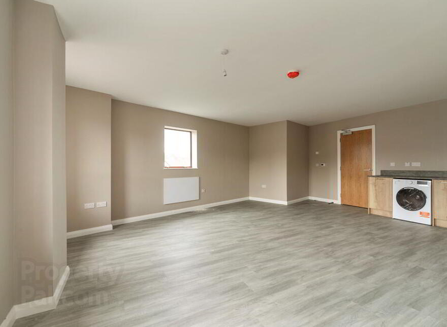 Apt 1 Moat House, 971-973 Upper Newtownards Road, Dundonald, Belfast, BT16 1RL photo