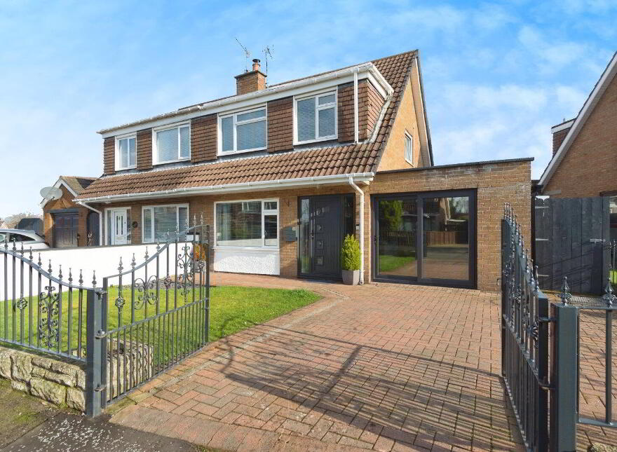 3 Woodview Crescent, Lisburn, BT28 1LF photo