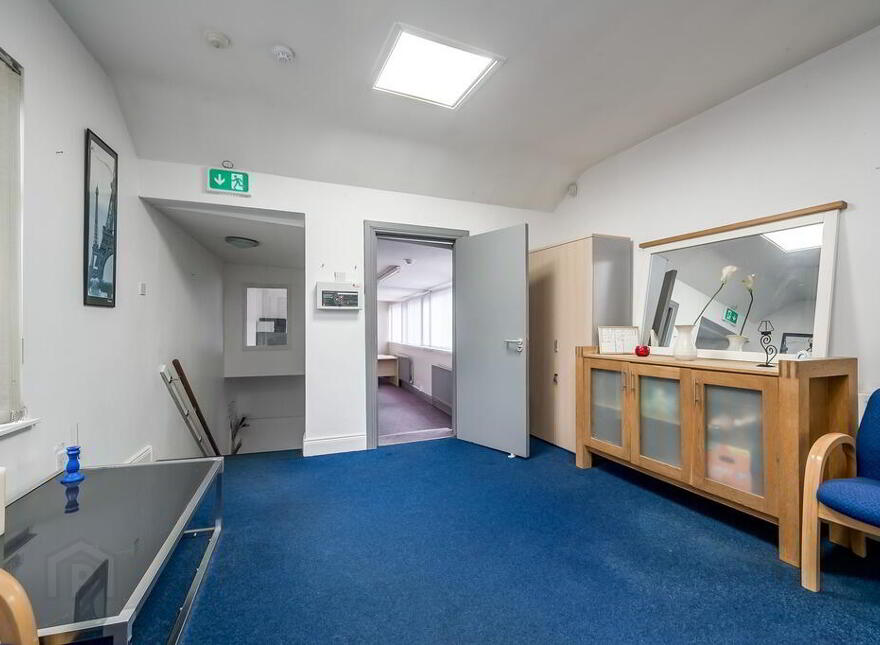 Unit B, 186 Kingsway, Dunmurry, Belfast, BT17 9RZ