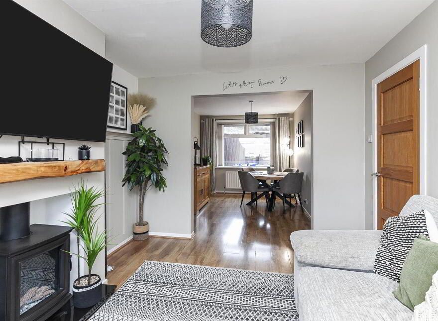 8 Lakeside Drive, Belfast, BT10 0NU