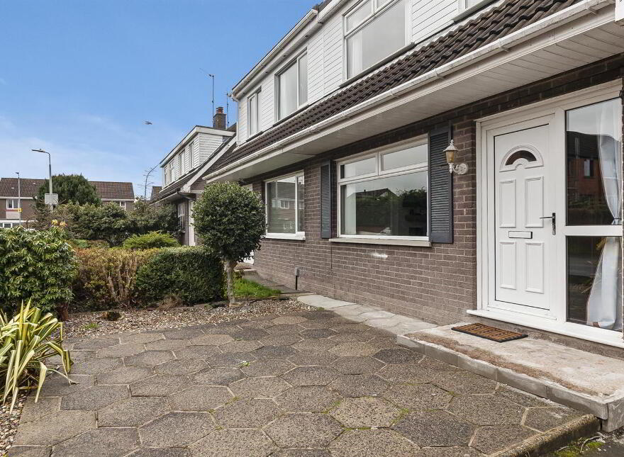 8 Lakeside Drive, Belfast, BT10 0NU