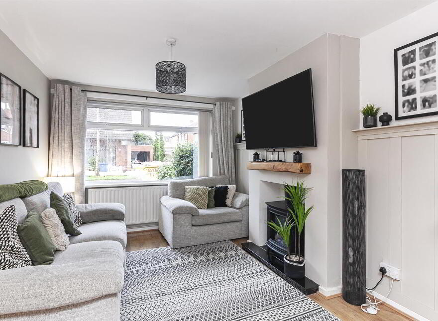 8 Lakeside Drive, Belfast, BT10 0NU