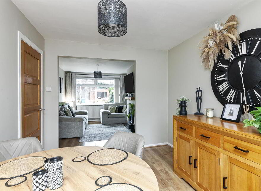 8 Lakeside Drive, Belfast, BT10 0NU