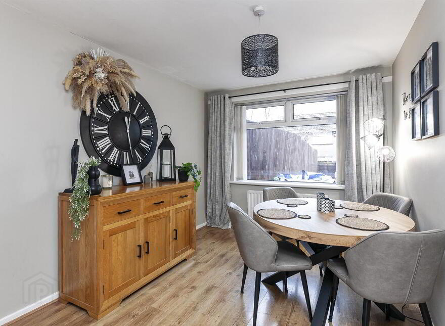 8 Lakeside Drive, Belfast, BT10 0NU