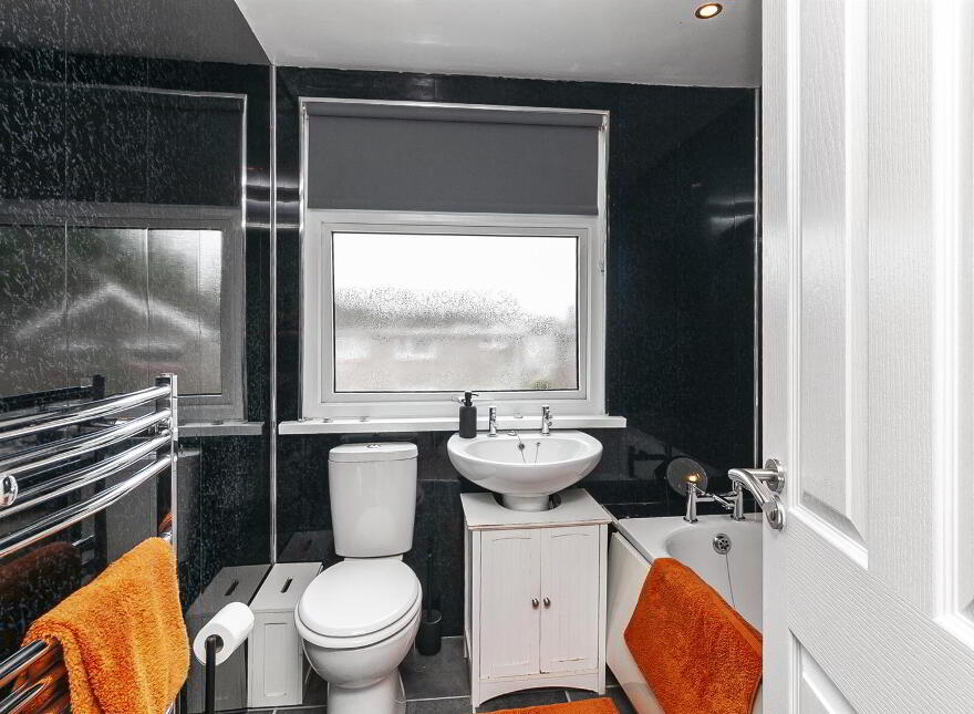 8 Lakeside Drive, Belfast, BT10 0NU