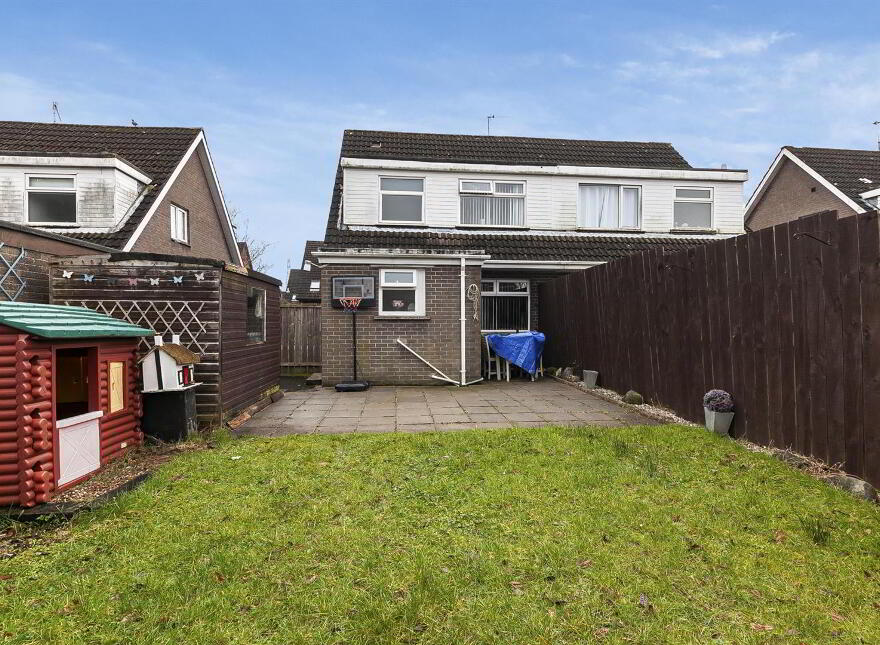 8 Lakeside Drive, Belfast, BT10 0NU